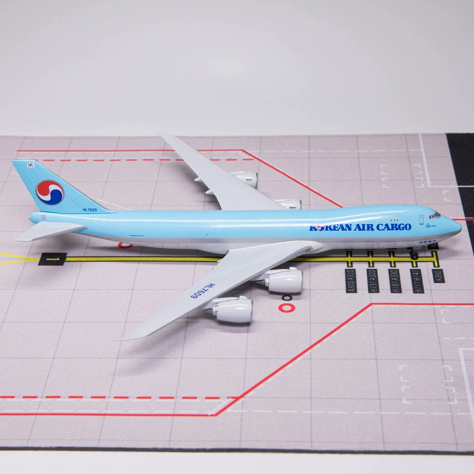 1/400 Scale Dragon Boeing 747-8F Korean Air Cargo 56324 Aircraft Finished Model - Image 2 of 4