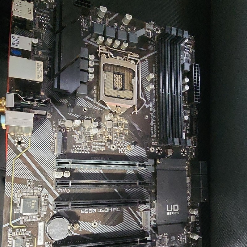 GIGABYTE B560 DS3H AC ATX Motherboard Intel LGA1200 DDR4 HDMI USB PCIe M.2