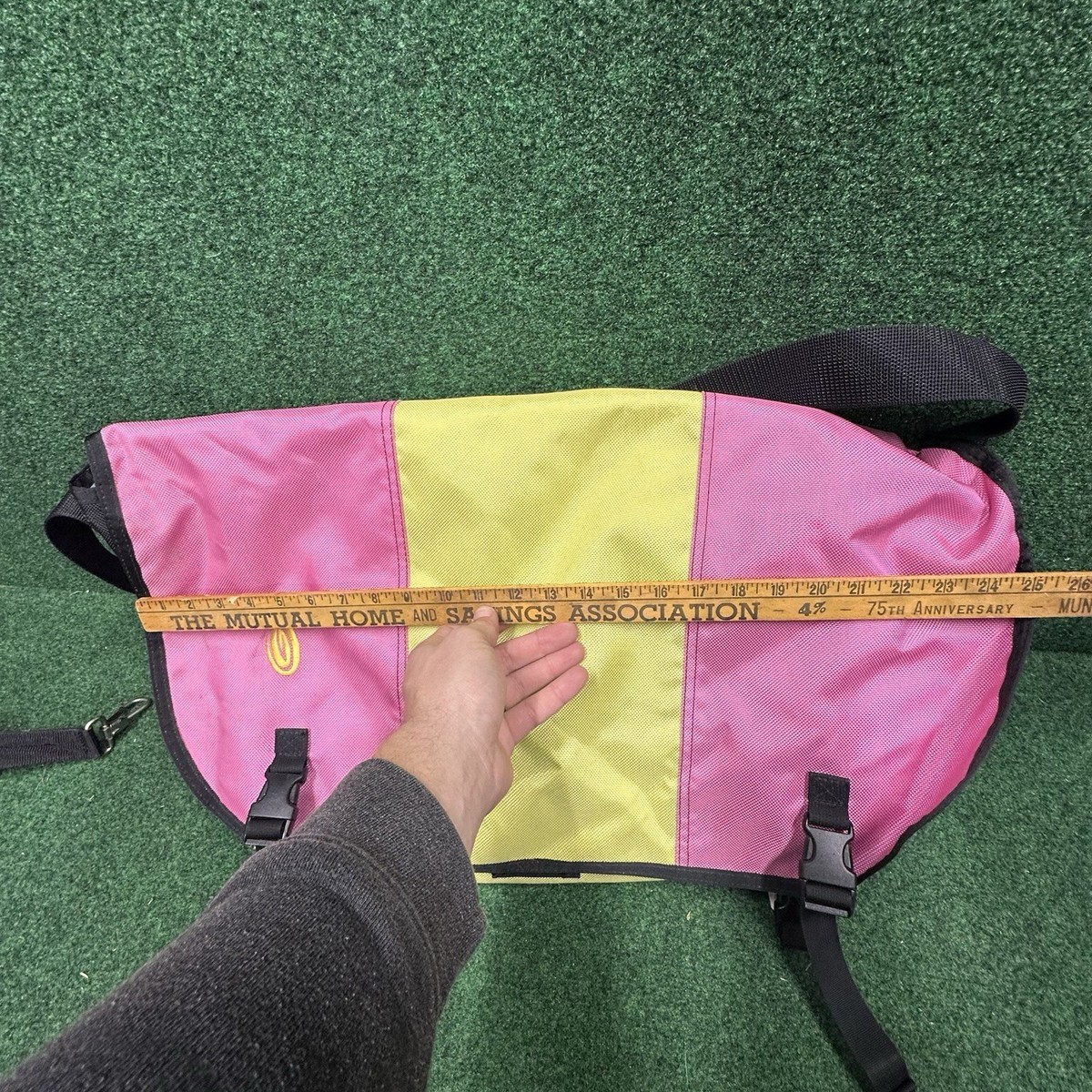 timbuk2 メッセンジャーバッグ Mサイズ all pink Timbuk2 Stuck In The Middle With You Messenger Bag Green Olive