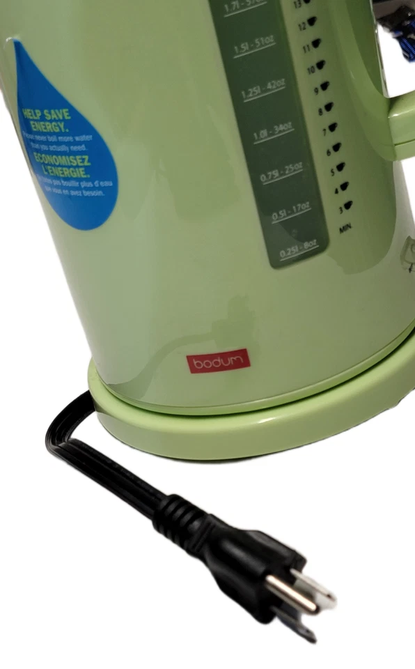 Hervidor de agua eléctrico de plástico Bodum Ettore 57 onzas 1,7 litros amarillo 11175 de colección Foto 3 de 4