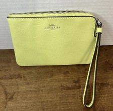 Coach Small Corner Zip Wristlet Pale Lime 58032 New