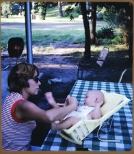 Stereo realist slide - Mom feeding child at picnic table - VTG Kodachrome #280