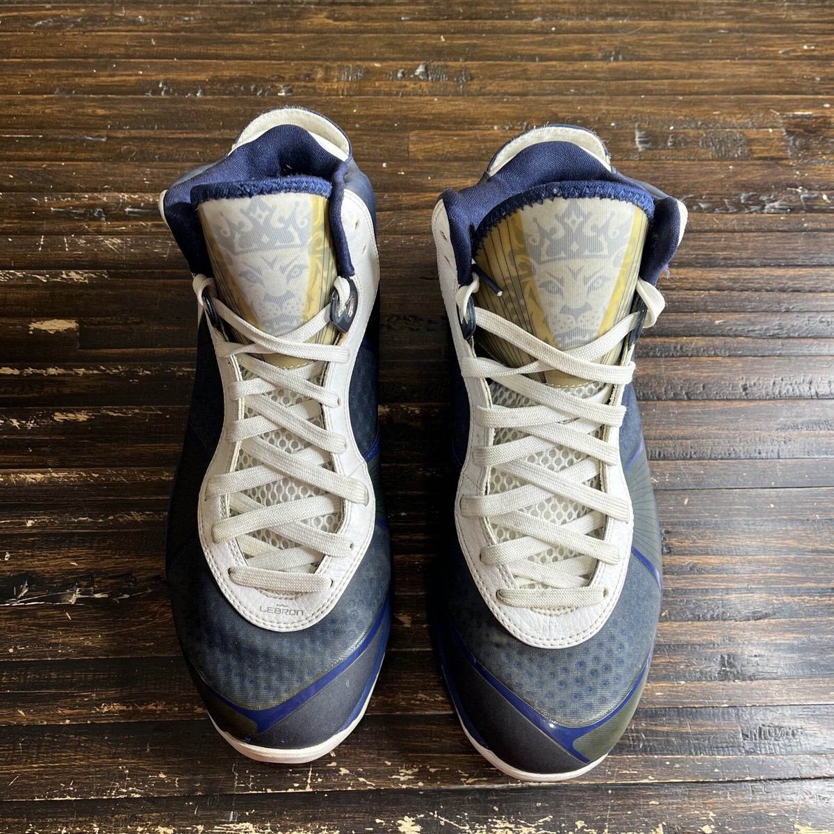 Nike LeBron 8 in White and Midnight Navy Nike Air Max LeBron 8 V/2 - Midnight Navy/White-Metallic  main image 4