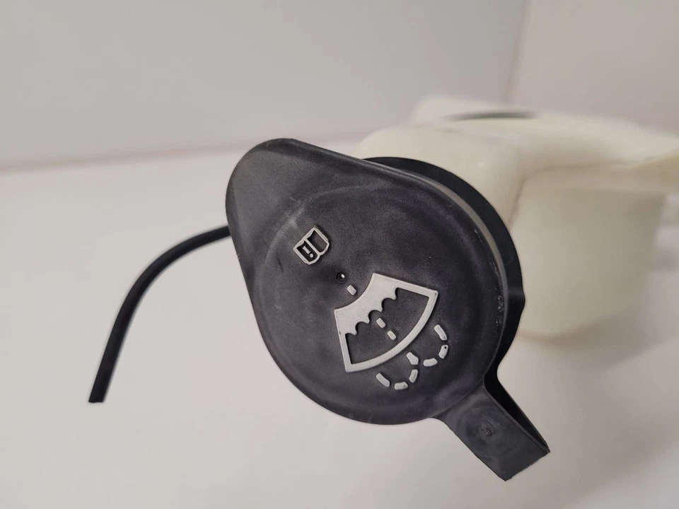 Chevrolet Avalanche 1500 2007-2013 depósito de lavado  Foto 4 de 4