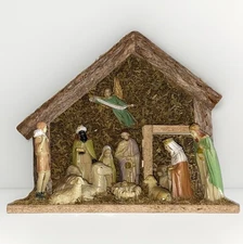 Vintage Christmas Wooden Nativity Moss Covered Stable Manger Creche 13 Figures