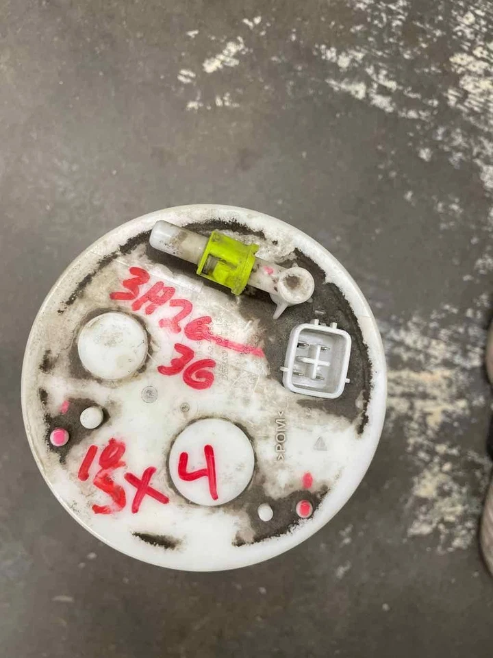 Suzuki SX4 2007-2013 bomba de combustible montada en tanque 2,0 L con unidad de envío OEM 2007-2013 Foto 2 de 4