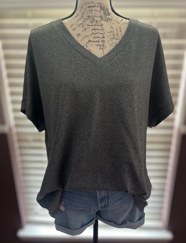 SHEIN LUNE Plus V-Neck Tee- 0XLarge