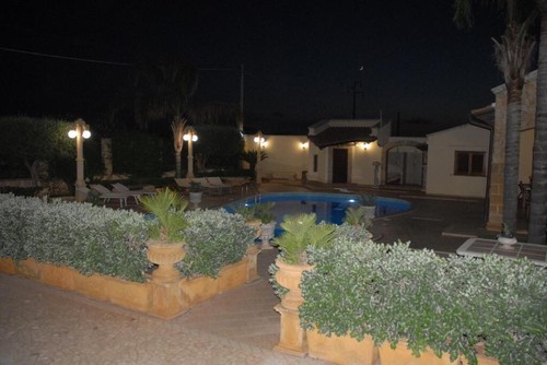 PRESTIGIOSA VILLA CON PISCINA PRIVATA E SPAZI ESTERNI AD USO ESCLUSIVO MAX 14 PX - Foto 7 di 24