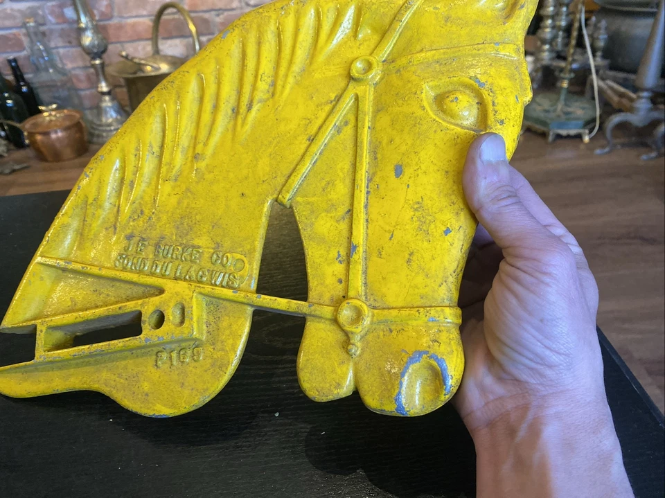 Vintage J.E. Cabeza de caballo planeador oscilante Burke Playground, pintura amarilla original Foto 4 de 4