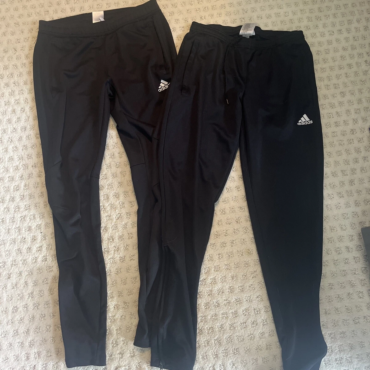 Adidas pants with no best sale stripes