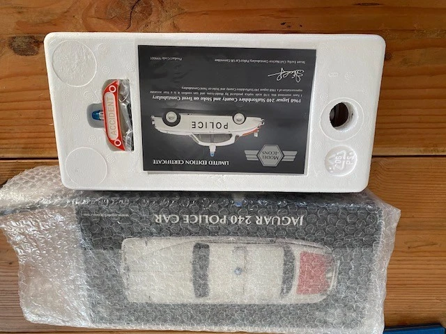 Model Icons | 1:18 | Jaguar 240 British Police Car | LE 591/1500 | SOLD AS IT IS - Image 2 of 4