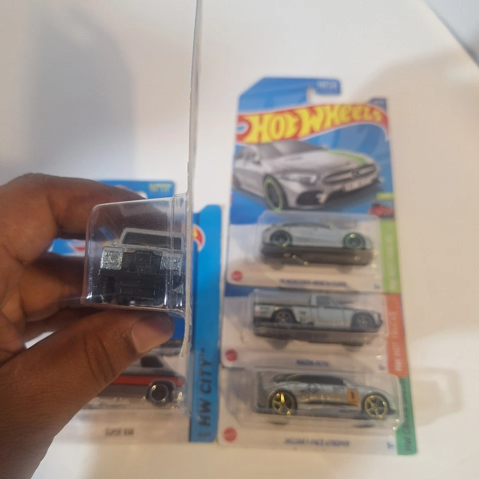 Hot Wheels Zamac 5 Cars Repu Mercedes Van Rover & Jaguar - Image 3 of 4