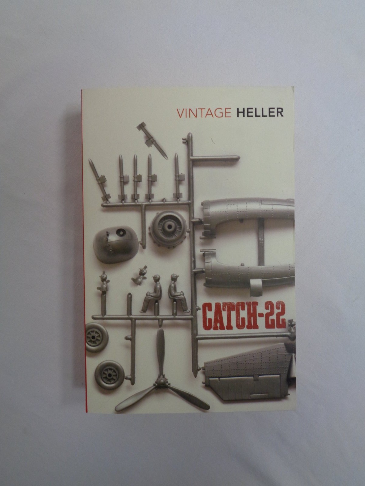 Joseph Heller Catch 22 Classic War Novel Paperback Vintage Books 2004