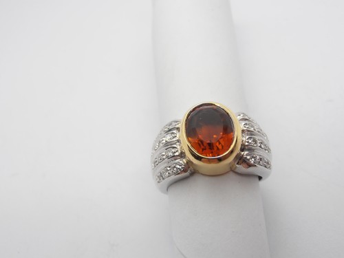 Anillo En Oro Amarillo y Blanco 18KT (750) Con Topaz y Diamantes (Brillantes)