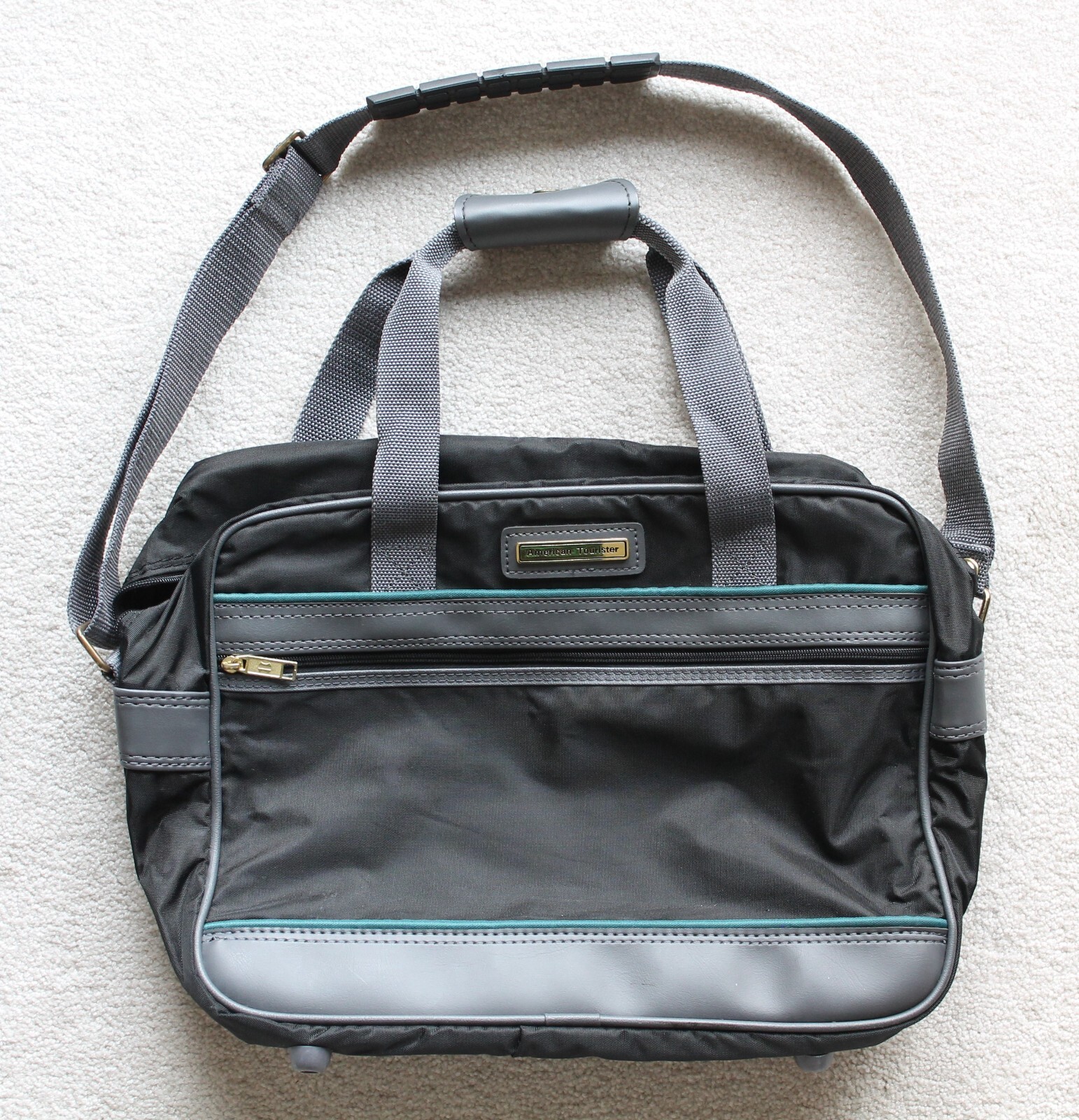 American Tourister Black Carry On Shoulder Bag Weekender Overnight Bag Luggage eBay