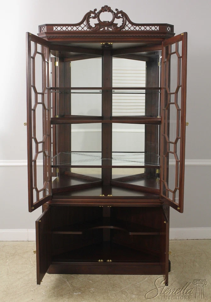56561EC: HENKEL HARRIS Gabinete de China Esquinero Grande de Caoba Foto 3 de 4