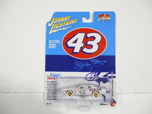 RICHARD PETTY 1972 PLYMOUTH ROAD RUNNER JOHNNY WHITE LIGHTNING CHASE CAR