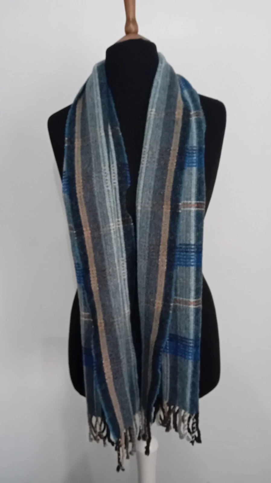 Dents Wool Scarf 12x62 In 2 Different Patterns Gift Winter Outdoors Blue Grey
Opens in a new window