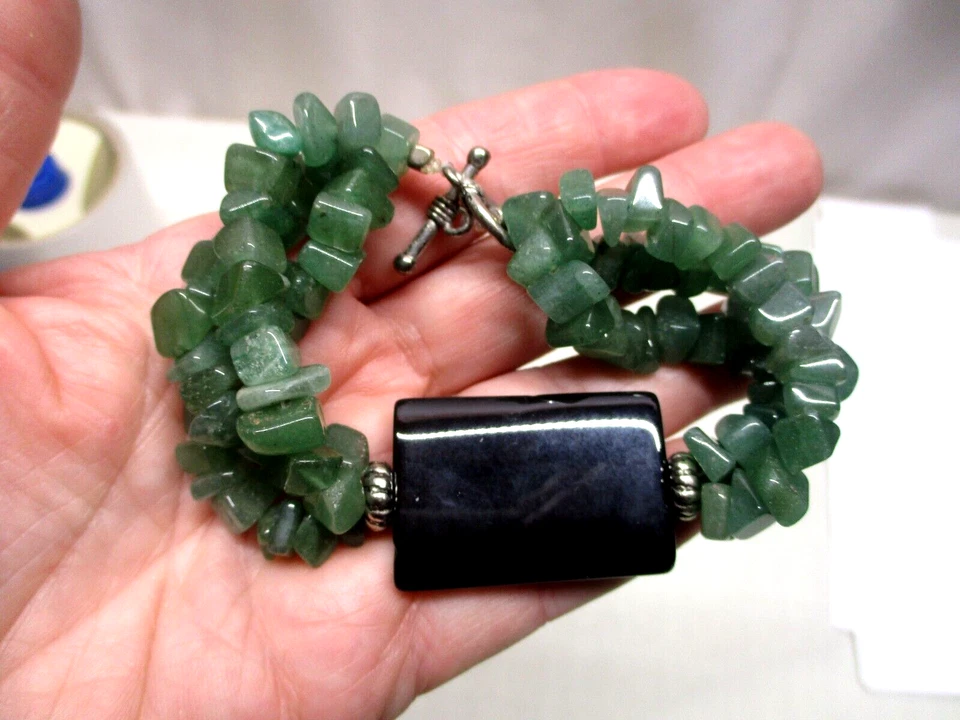 PRETTY GREEN AVENTURINE STONE BEAD w BLACK ONYX NECKLACE & BRACELET - Image 4 of 4