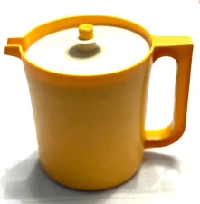 Tupperware 2QT Yellow Pitcher 6.5" Tall