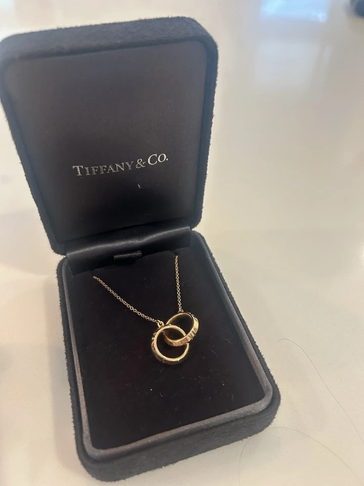 Colgante Tiffany círculos entrelazados en oro rosa, pequeño Foto 2 de 2