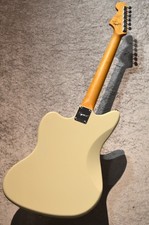 Squier J Mascis Jazzmaster E-Gitarre Laurel Griffbrett Vintage weiß