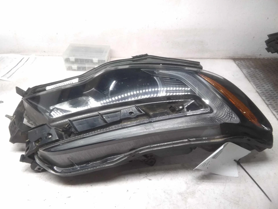 Used Right Headlight Assembly fits: 2017 Honda Pilot projector w/o self leveling Foto 2 de 4