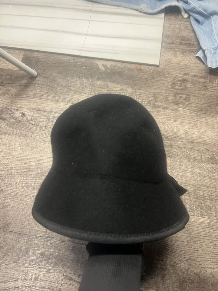 Chapéu balde feminino Calvin Klein lã preta tamanho único serve - Imagem 2 de 4