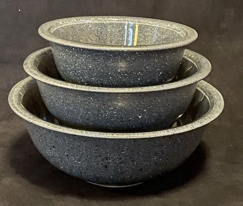 Pyrex Granite 3 Bowl Set. #322, 324, 325