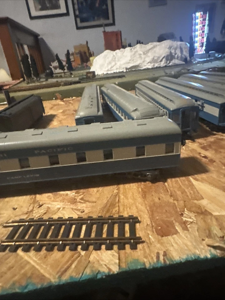 Ho Rivarossi Passenger Car Lot Lighted With Figures - Image 4 of 4