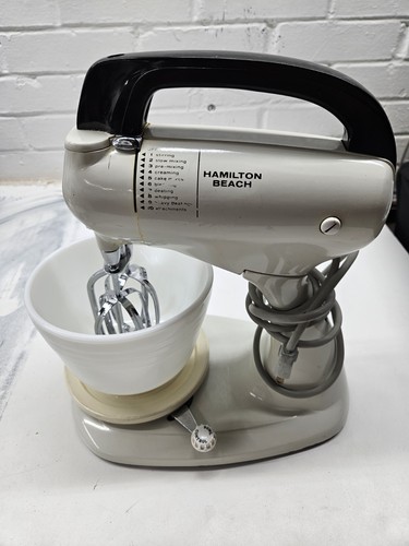 Vintage 1940s Hamilton Beach Mixer Model With 1 Milk Glass Bowl 