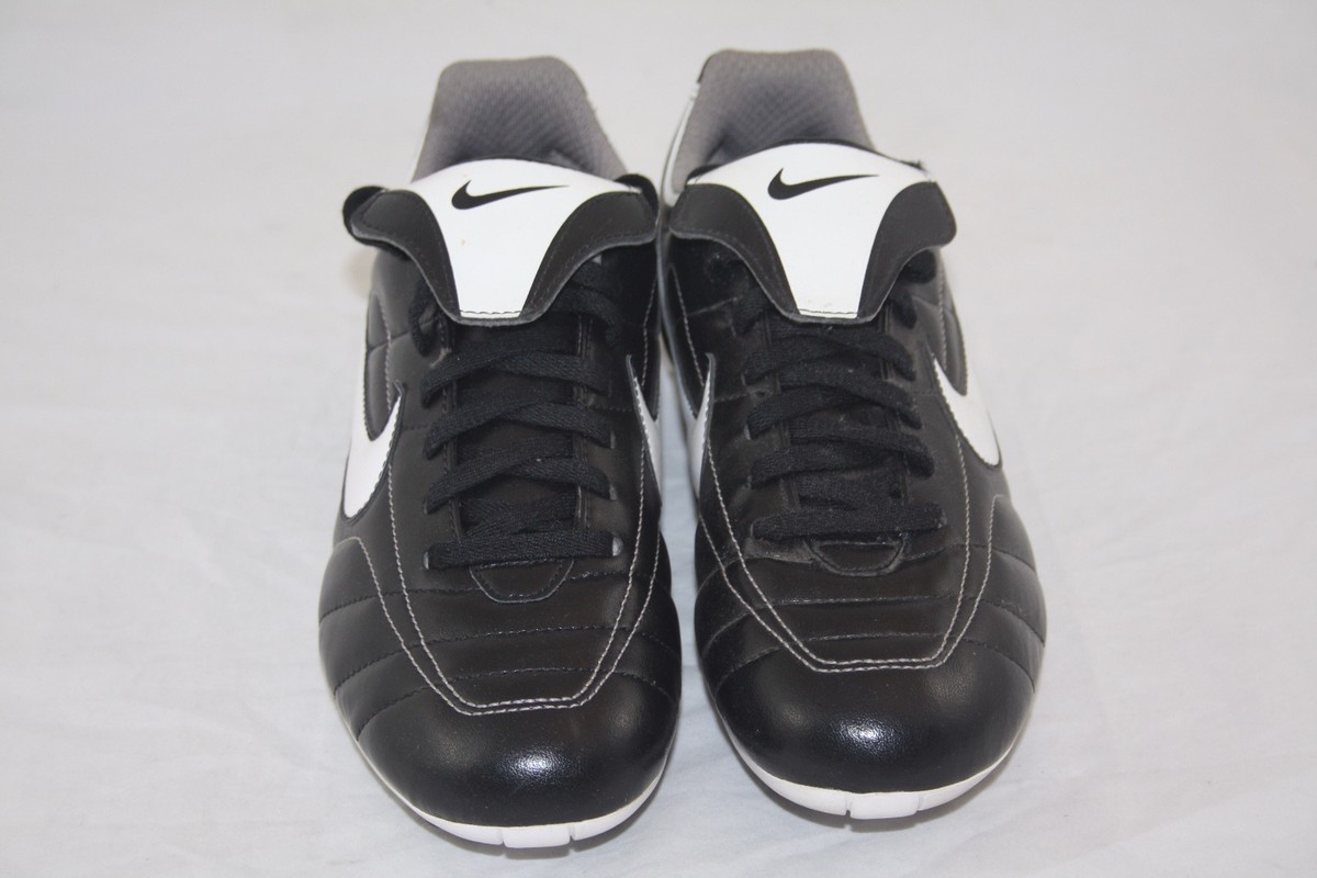 NIKE JUNIOR TIEMPO NATURAL VT 310030-011 BLACK/WHITE SOCCER SHOE
