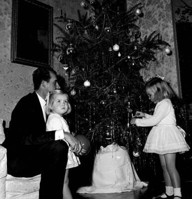 The prince Juan Carlos of Borbon celebrate Christmas 1967 OLD PHOTO 2