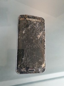Samsung Galaxy J3 (2016) J320FN - DEFEKT - NUR ZU TEILEN - ANGEBOT!