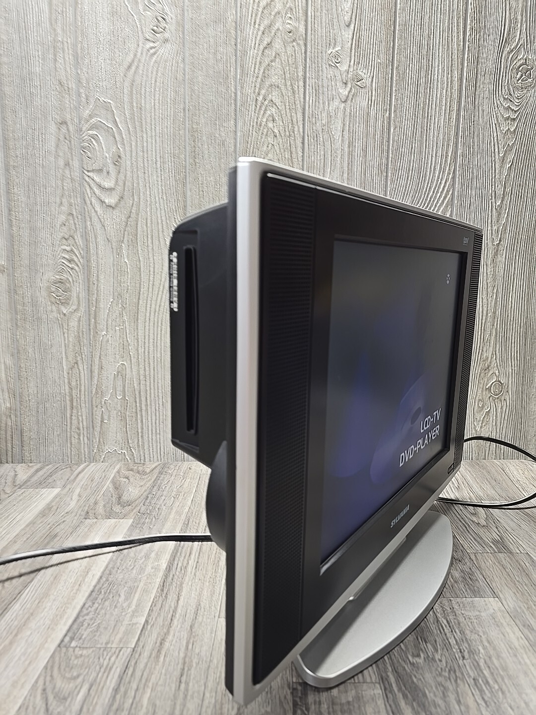 Sylvania LD155SC8 LCD TV/DVD Combo 15" Flatscreen HDTV Retro Gaming Camper Small eBay