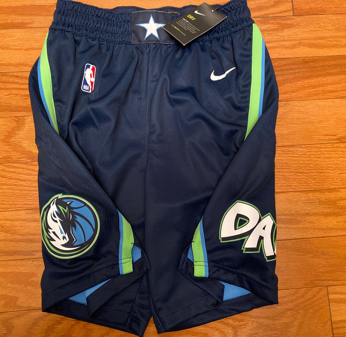 DALLAS MAVERICKS NIKE 21-22 CITY EDITION SWINGMAN SHORTS –