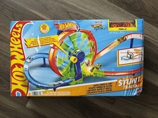 RARE Hot Wheels Action Wheel Crank Crash Stunt Track Playset Netflix
