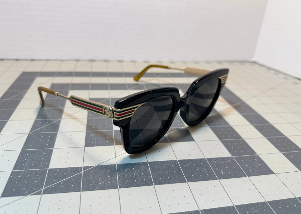 Gafas de sol Gucci para mujer GG0281SA 001 51 mm lentes negras doradas/grises - SOLO MARCO Foto 4 de 4