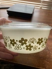 NEW Vintage 70s Pyrex Ovenware 472 Spring Blossom White Green 1.5 Qt & Lid Glass