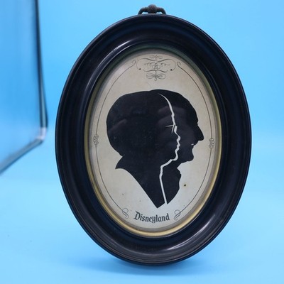 VINTAGE 1970's Disneyland Silhouette Cameo Oval Frame Decor Souvenir -PARK MADE