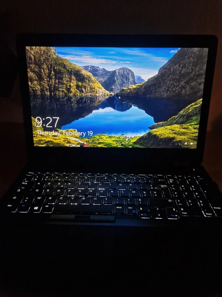 Dell Latitude E5570 · i5-6300U · 8GB · 223GB, photo 3 sur 5