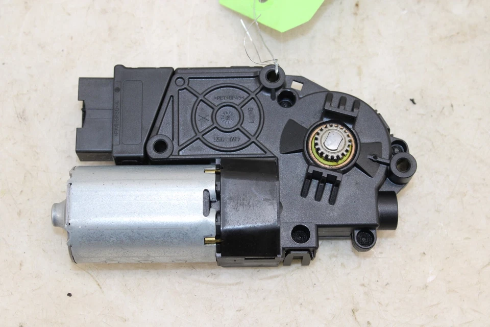 2017-2020 Jaguar XE Sun Roof Motor JX7353508AA OEM JG17 - Image 2 of 4