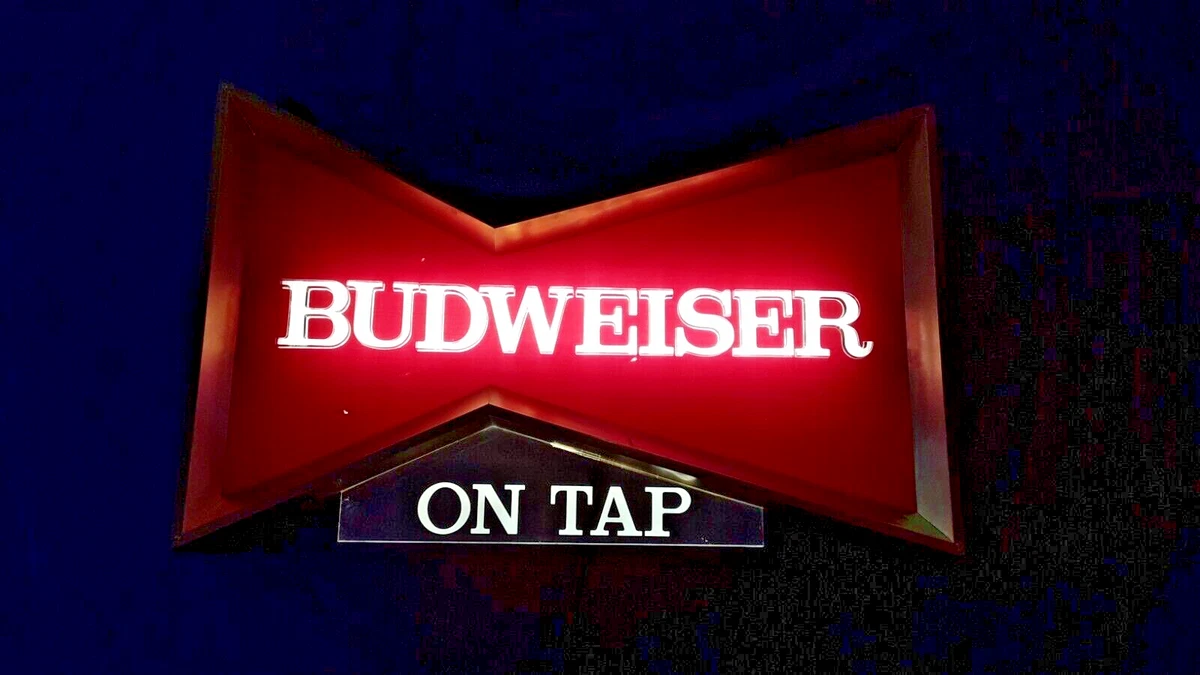 Vintage 60 s 70 s Budweiser Beer On Tap Light Up Window Sign AWESOME CONDITION