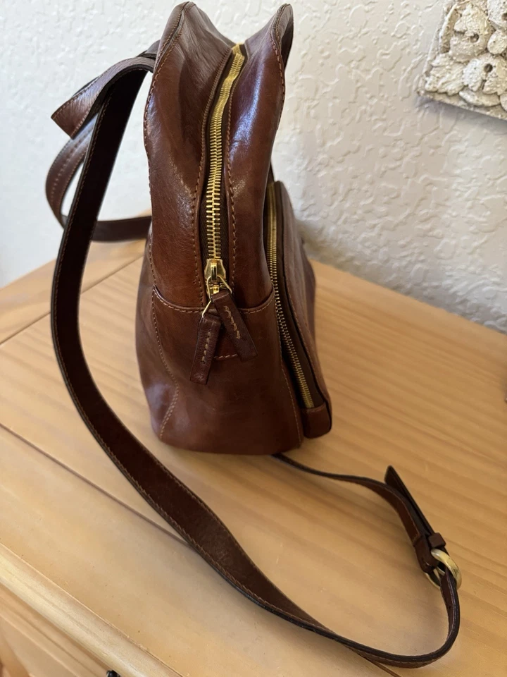 Mochila de couro marrom italiano – costurada à mão e comprada em Florença, Itália - Imagem 3 de 4