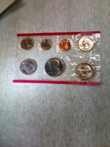 US Mint 1981 Uncirculated Coin Set in All Collateral - Picture 4 of 5