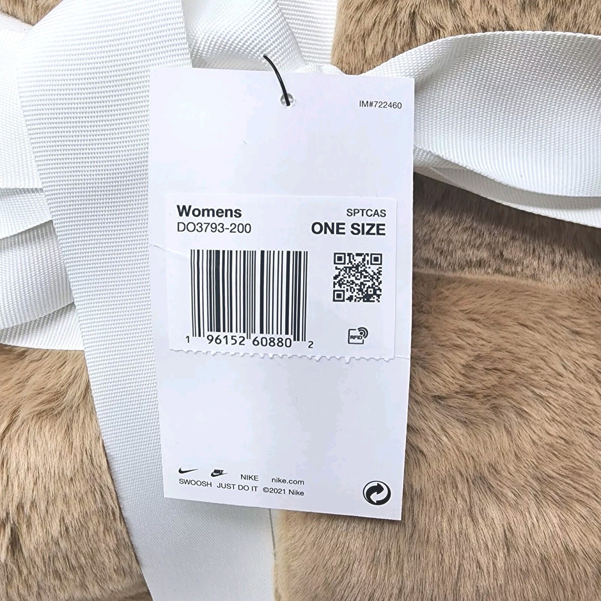 Nike ブランケット NIKE（ナイキ）の「NIKE BLANKET FAUX FUR SWSH / ナイキ