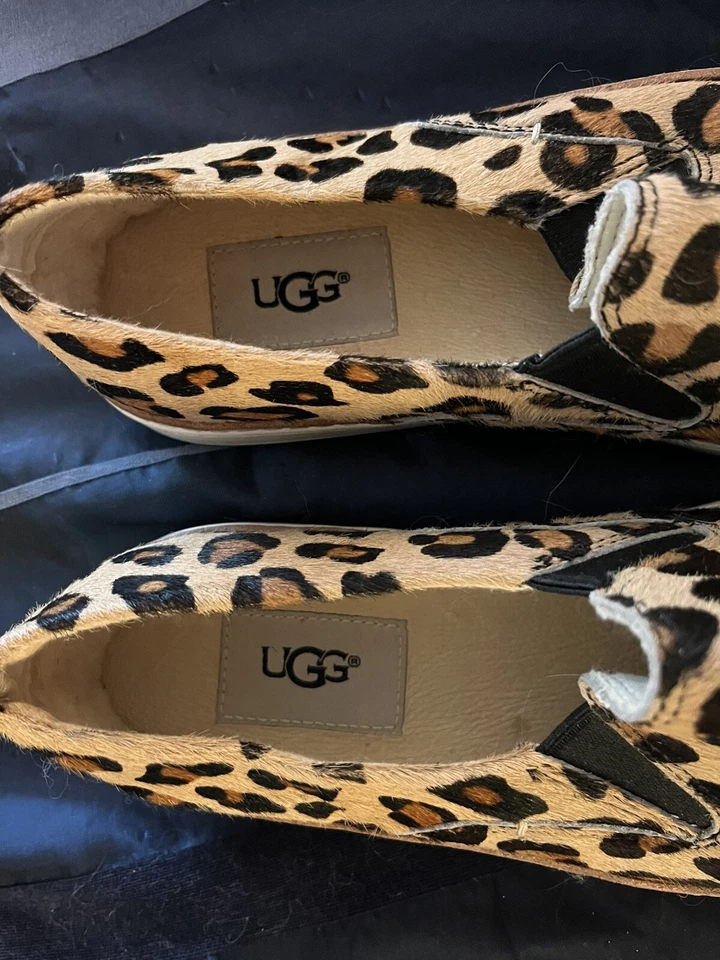 Zapatillas sin cordones UGG para mujer, estampado de leopardo talla 8,5 Foto 3 de 4