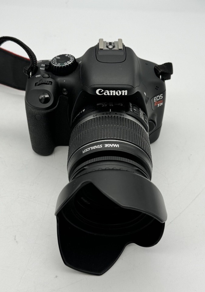 Canon EOS Rebel T2i DSLR Camera with EFS 1855mm f / 3.55.6 W