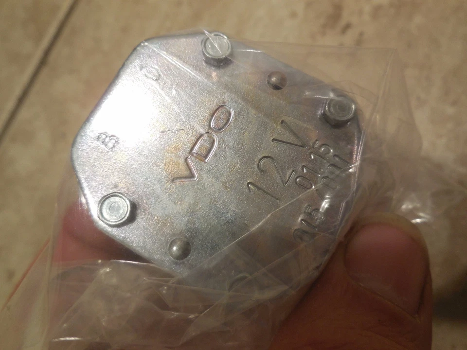 Насос омывателя ветрового стекла Porsche 911 / 912 / 928 / 930 VDO N E W   - Изображение 4 из 4