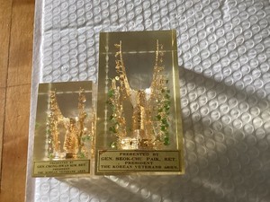 2  Gold Plated Korean Vet.2RETIRED GENERAL JADE Pieces Lucite Cube Paperweight